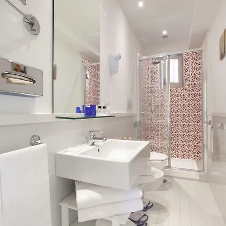 מלון Boutique Regina 4*