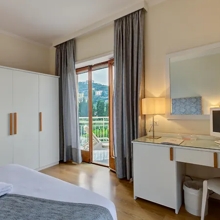 Boutique Regina Hotell 4*